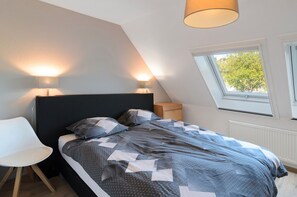 3 室のベッドルーム、防音設備、WiFi (無料)、ベッドシーツ