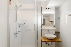 Shower, hair dryer, towels - Apartment "Traumharz" with Mountain Views (Sankt Andreasberg)