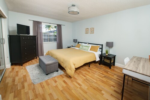 MIAMI “Magic City Getaway” 4/3 W/ Pool