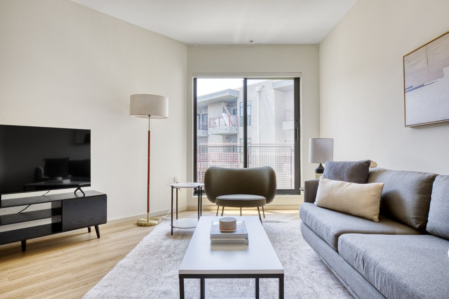 Gorgeous Hollywood 1BR w/ Gym, Pool & W/D, walk to Metro, by Blueground