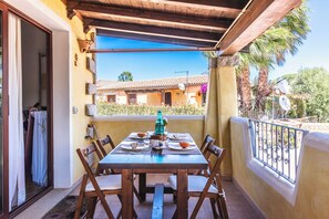 Outdoor dining - Dimora di Rosy Pittulongu, Pittulongu, Italy (Pittulongu)