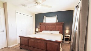 Room - Space Coast Retreat: Games, Hot Tub, Fenced yard, Pool Table + Massage Chair (Cocoa)