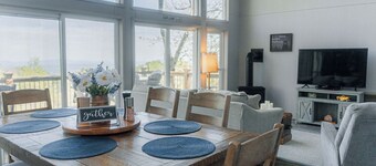 The Little Red Barn w/ Spectacular Views & Less than 1 mile - Blue Ridge Parkway