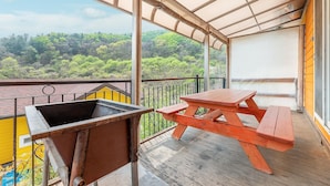 Basic Room, 1 Bedroom (Acacia (gajokroom/dockchae)) - Gapyeong Maronie Spa Pension (Gapyeong)
