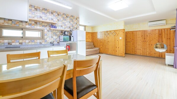 Chambre de base, 1 chambre (Acacia (gajokroom/dockchae)) | 1 chambre, accès au Wi-Fi (inclus)