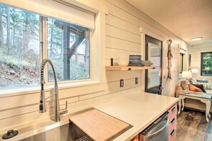 Refrigerador, microondas, horno y parrilla de estufa