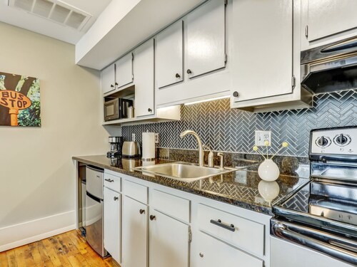 Walk Everywhere, King Bed, Heated Pool Access