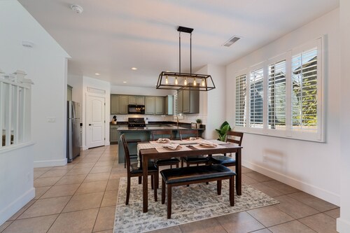 Newly Renovated Mountain Getaway Stocked for Fun! -