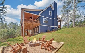 Property grounds - Blue Heaven, Family vacation near Ocoee River, McCaysville, and Blue Ridge Area (Copperhill)
