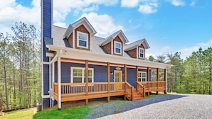 A two-story house with a covered porch, a chimney, and a gravel driveway. - Blue Heaven, Family vacation near Ocoee River, McCaysville, and Blue Ridge Area (Copperhill)