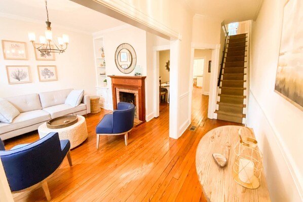 Smart TV, fireplace, stereo