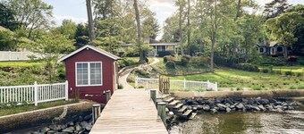 Waterfront River Cottage for 2, dog-friendly
