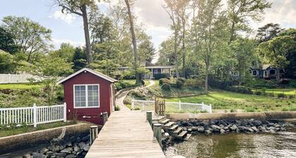 Waterfront River Cottage for 2, dog-friendly