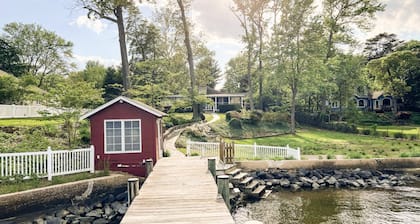 Waterfront River Cottage for 2, dog-friendly