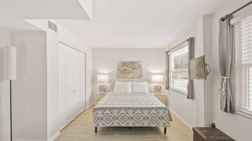 3 bedrooms, desk, iron/ironing board, WiFi