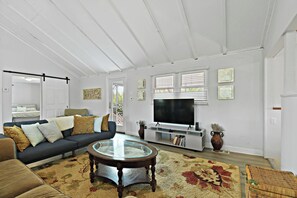 TV, video games, books, printers - Cozy Retreat Near Crooked Lake with Gym, Games & Deck Views (Babson Park)