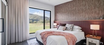 Eco-Luxe Villa on 146 acres in Kangaroo Valley-breathtaking views, wild swimming