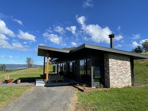 Eco-Luxe Villa on 146 acres in Kangaroo Valley-breathtaking views, wild swimming