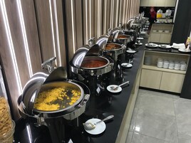 Free daily buffet breakfast