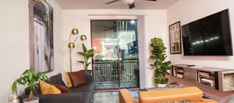 Prime Location: Stylish 1BR Apt in The Domain