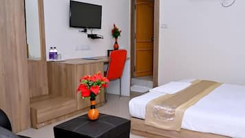Premium Double Room | Soundproofing, iron/ironing board, free WiFi, bed sheets