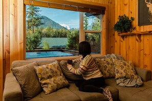 Interior - Elk Cabin, Hot Tub, AC, Fire Pit, River Access (Packwood)