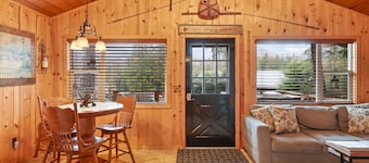 Elk Cabin, Hot Tub, AC, Fire Pit, River Access