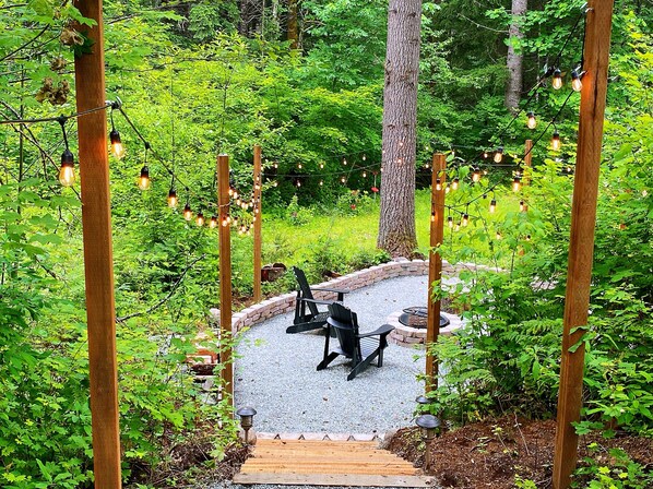 Terrace/patio - Elk Cabin, Hot Tub, AC, Fire Pit, River Access (Packwood)