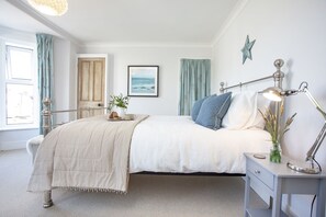 4 chambres, bureau, fer et planche à repasser, accès Internet