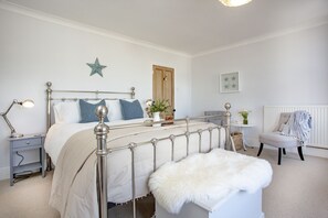 4 chambres, bureau, fer et planche à repasser, accès Internet