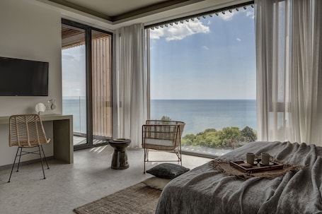 Minibar, caja de seguridad en la habitación y escritorio . Umani Hotel & Beach