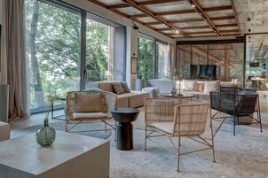 Sala de estar en el lobby