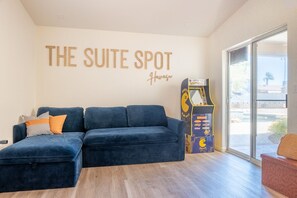Bonus room includes Pacman arcade and sliding door access to back patio  - 🔆✨Brand new rental available for Summer Months🔆✨Pool, Lake, Downtown! (Lake Havasu City)