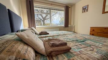 3 bedrooms, iron/ironing board, travel cot, free WiFi