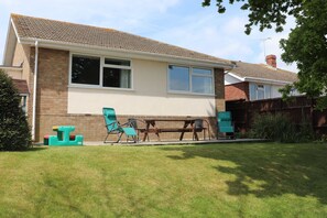 Property grounds - Willow-Oak (Seaview)