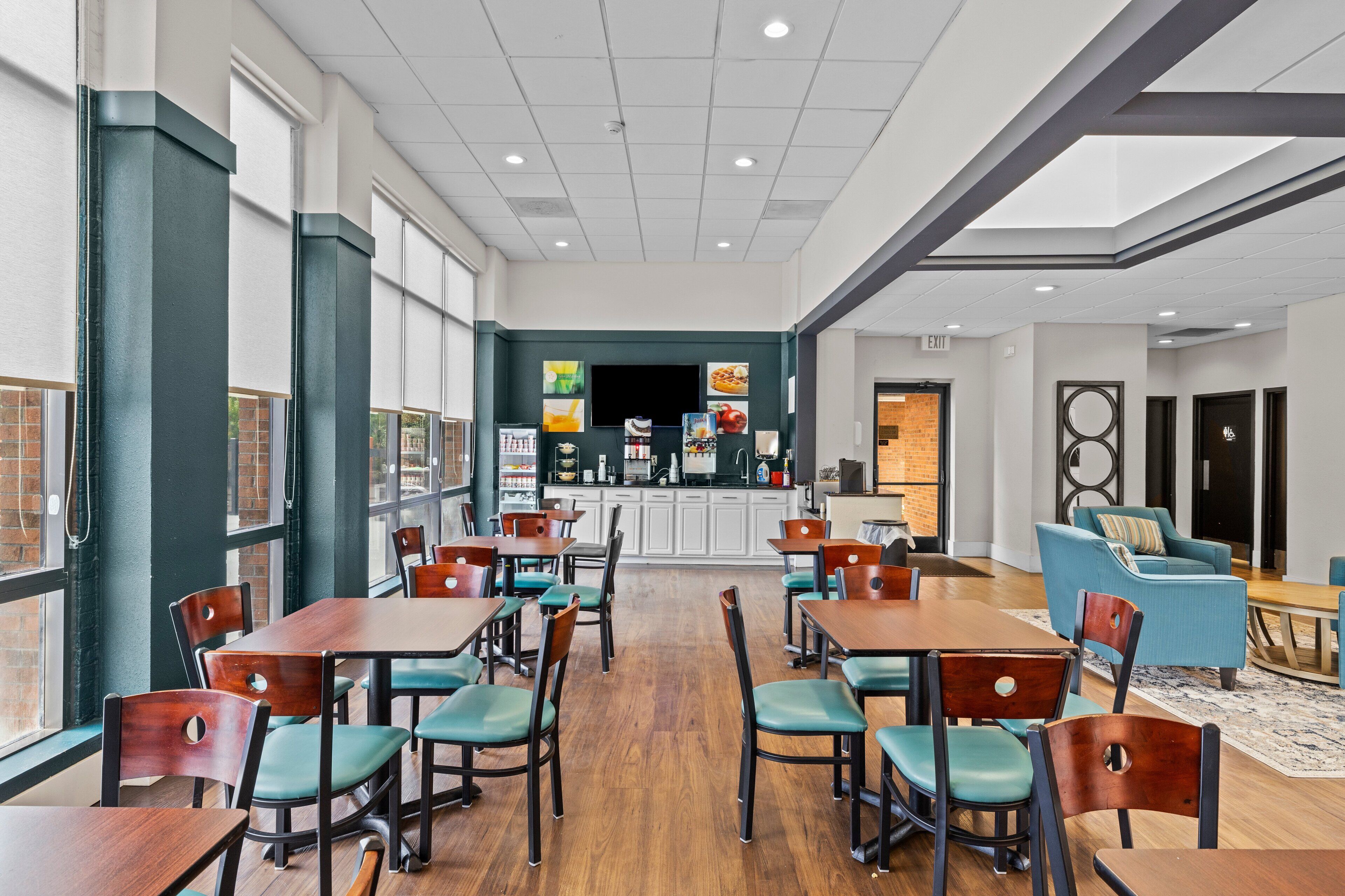 Free daily continental breakfast 