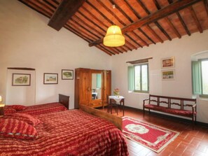 7 bedrooms, free internet