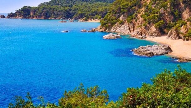 A coastal landscape with clear blue waters, rocky cliffs, and dense greenery. - Jessmart by Interhome (Lloret de Mar)