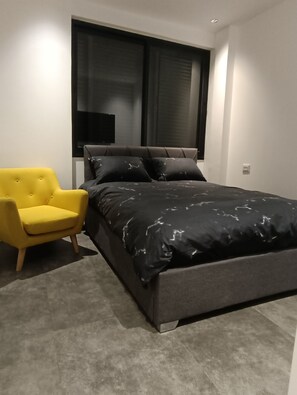 5 slaapkamers, een strijkplank/strijkijzer, reisbedje, gratis wifi