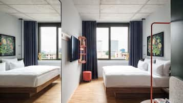 Urban Space | In-room safe, desk, soundproofing, free WiFi