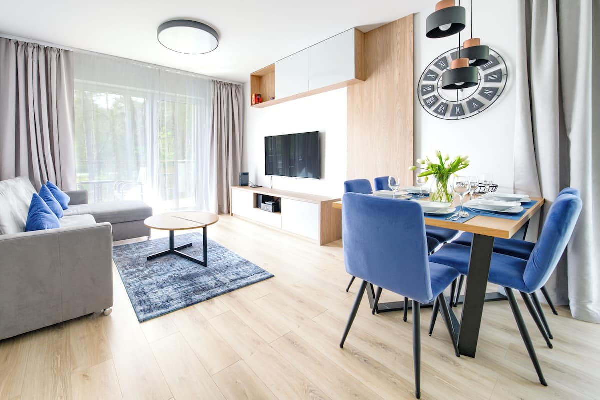 Apartment (A 102) | Living area | Plasma TV