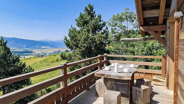 Outdoor dining - Chalet Keshi Collection Perles (BOLQUERE)