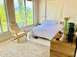 Deluxe Cottage | 3 bedrooms, iron/ironing board, free WiFi, bed sheets