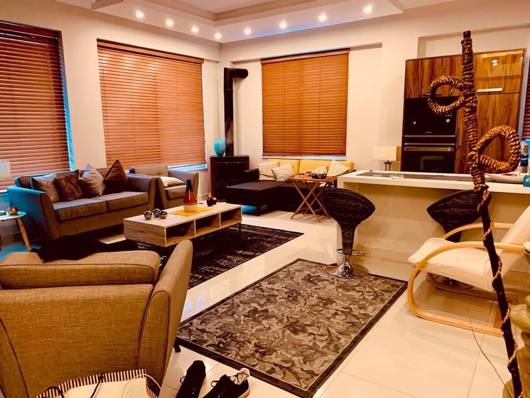 Deluxe Cottage | Living area | 32-inch LED TV with cable channels, TV