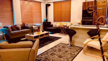 Deluxe Cottage | Living area | 32-inch LED TV with cable channels, TV