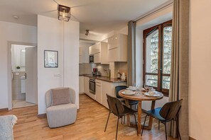 Interior - Apartment La Roseraie - Alpes Travel - Central Chamonix (sleeps 2-3) (Chamonix-Mont-Blanc)