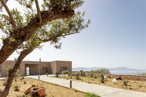 Property grounds - Sunset & sea views, 200m from the beach, ping pong! (Rethymno)