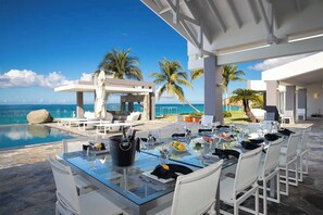 Outdoor dining - Villa Le Rêve – Ultra-Luxury Beachfront Estate in Baie Rouge, St. Martin (philipsburg)