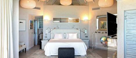 6 bedrooms, iron/ironing board, WiFi, bed sheets