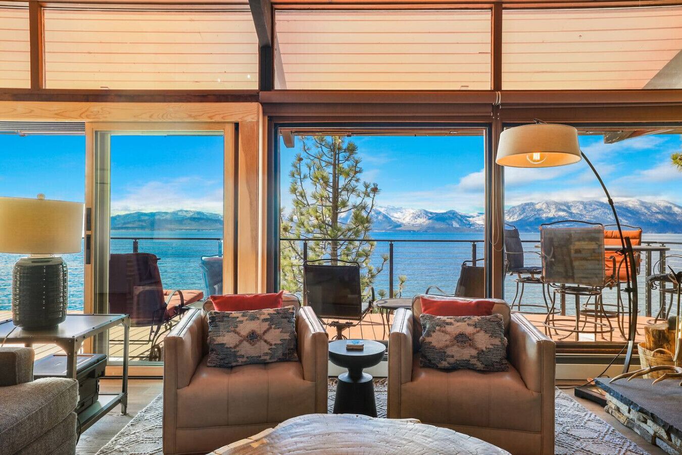 Télévision, cheminée